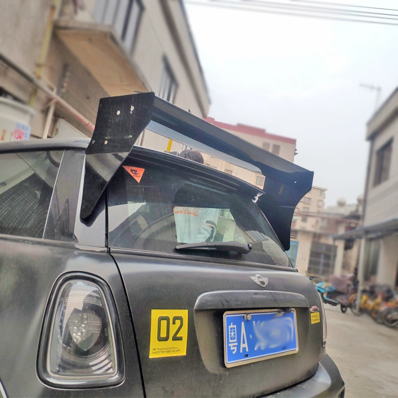 Mini Mini R56 Cooper S sửa đổi đuôi bằng sợi carbon, thay thế đuôi lớn kép GT và M7 - Sopida trên