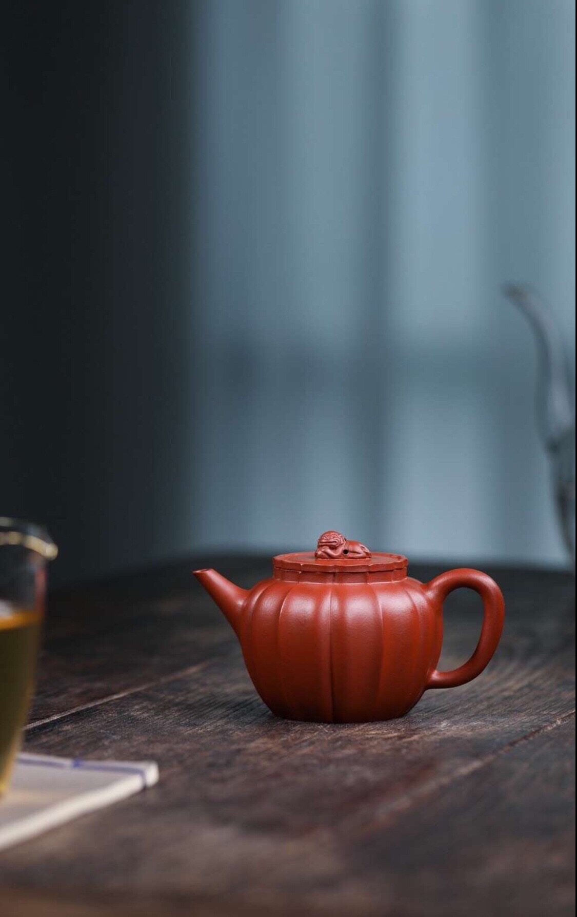 Tao Xiangxuan Yixing purple sand pot rib pattern lion ball capacity 240c raw ore vermilion mud