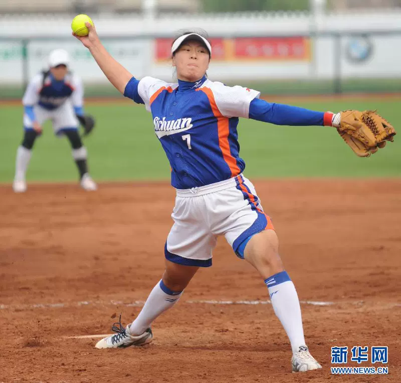 Tiêu chuẩn cạnh tranh đào tạo softball bóng chày 10 inch 12 inch softball trường tiểu học trẻ em tay may softball bóng chày