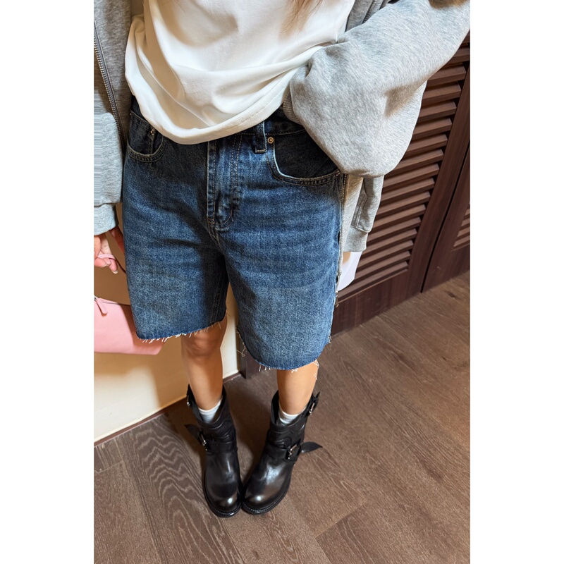 8.12/ "American Style Relaxed Fit Jeans - Fashionable Retro Mid-Waist Five-Point Denim Shorts with Raw Cut Edges Without Hemming 8.12/ "American Style Relaxed Fit Jeans - Fashionable Retro Mid-Waist Five-Point Denim Shorts with Raw Cut Edges Without Hemming
