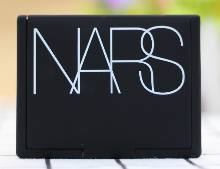 Âm thanh nổi NARS Nass 3D Có thể sửa chữa công suất bột sửa chữa bóng mặt nổi bật để tạo ra một trang điểm ba chiều 5101 laguna highlight phấn