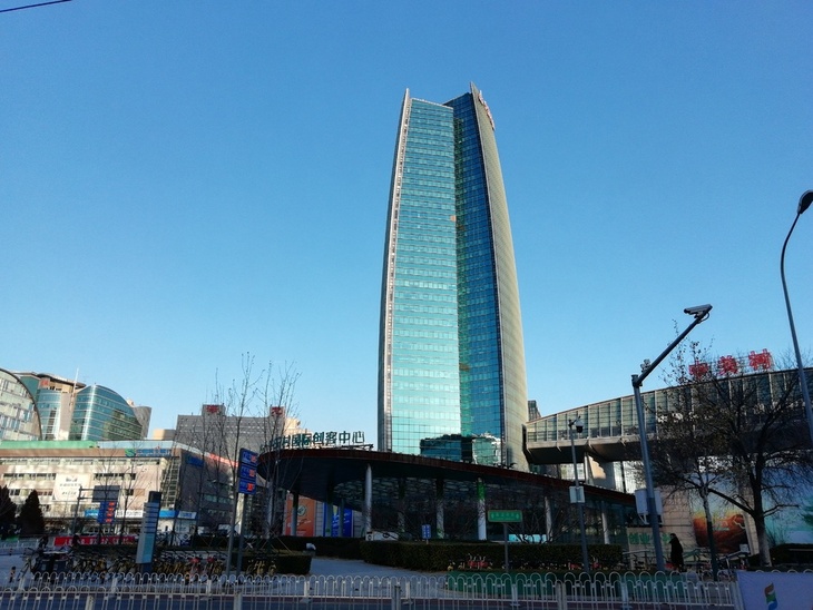 四镜头千元全面屏 手机荣耀9青春版评测