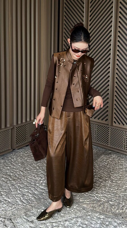 2026 Autumn New High-End Chinese-Style Heavy Beading Sequin Vest + Cropped Pants Set 8826