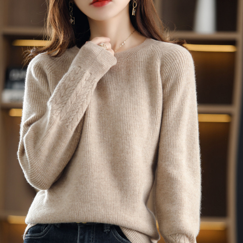 Confident and confident 2022 autumn and winter new wool sweater women's round neck hollow solid color pullover knitted loose sweater