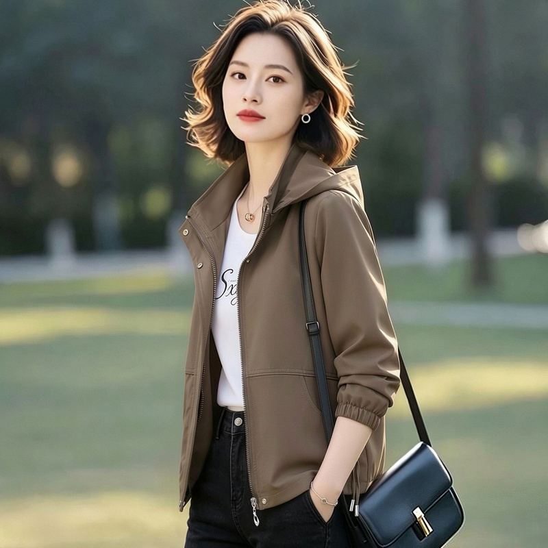 Early Autumn Mom's Jacket 2026 New Model, This Year's Popular Hot Item, Versatile Casual Hooded Short Jacket for Middle-Aged Women