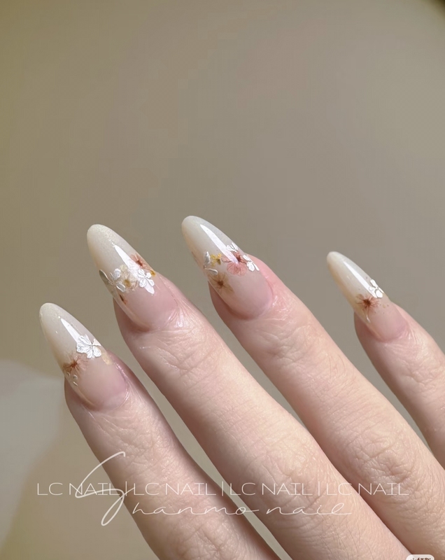 Pure Desire Ice Flower Handmade Wearable Nails Hand-Painted Petals Advanced Whitening ins Elegant Nude Color Manicure New Style