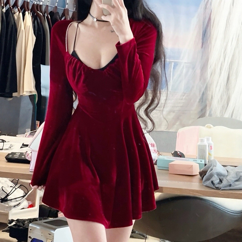 Little Huta's Retro Velvet Slimming Waist-Cinching U-Neck Long-Sleeve Dress, Feminine and Elegant Top, Base Dress Little Huta's Retro Velvet Slimming Waist-Cinching U-Neck Long-Sleeve Dress, Feminine and Elegant Top, Base Dress