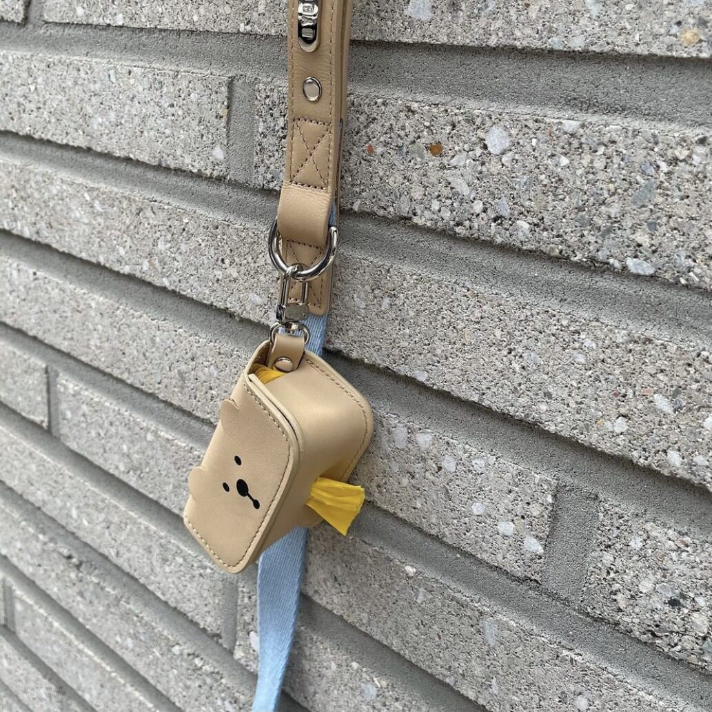 Small B Cub Ins Wind Cute Little Bear ten Toilet Bowl New Walk Dog Poo Bag Pet Rubbish Bag Dispensing Container