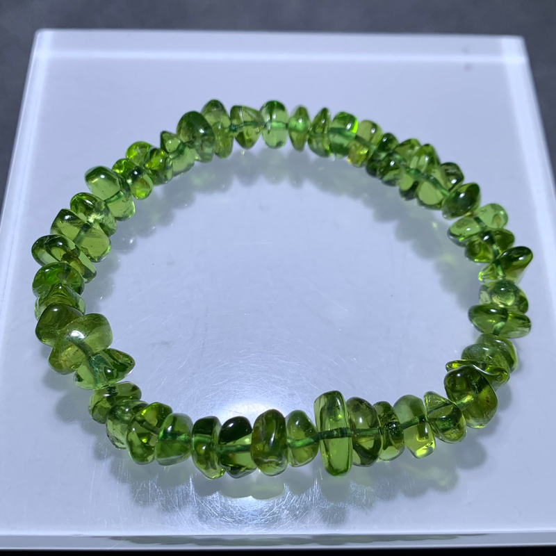 Natural Emerald Green Peridot Irregular Bracelet, Icy Transparent Sunstone Crystal Bracelet, Versatile Jewelry Gift for Couples