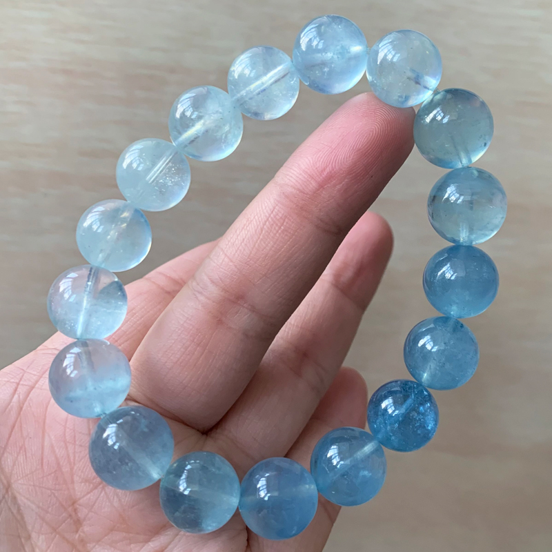 Natural Ice-Type Transparent Gradient Aquamarine Bracelet for Men and Women, Moisturizing Blue Single-Circle Blue Crystal Jewelry, Couple Gift Natural Ice-Type Transparent Gradient Aquamarine Bracelet for Men and Women, Moisturizing Blue Single-Circle Blue Crystal Jewelry, Couple Gift