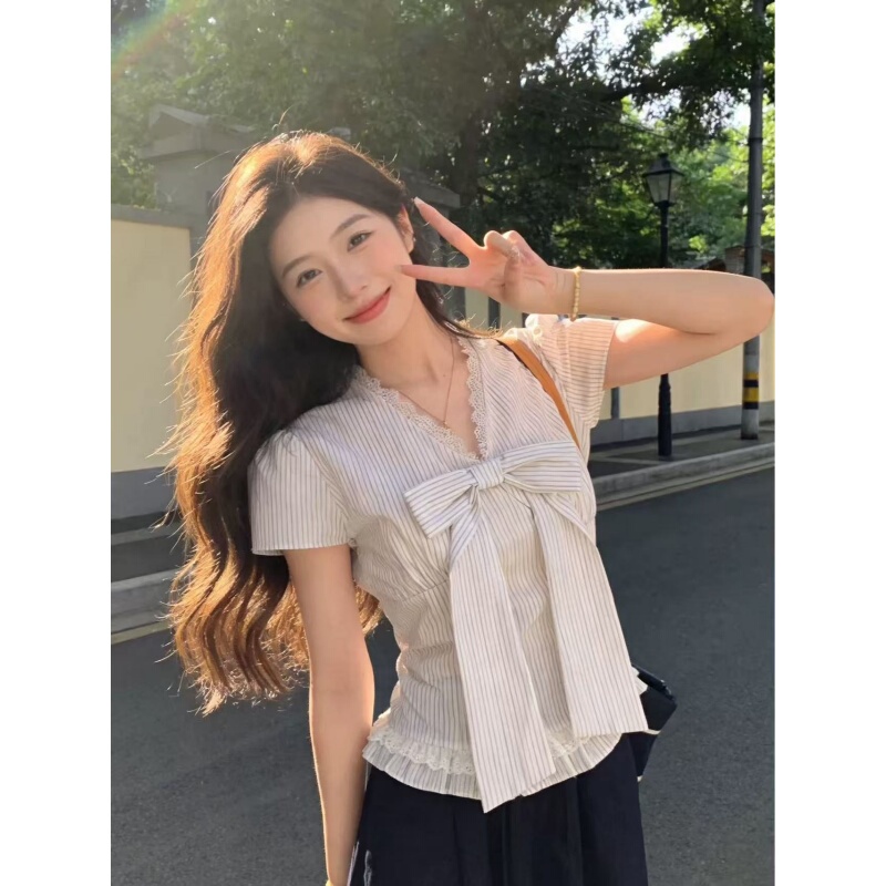 French-Style Bow-Tie Lace Trim V-Neck Short-Sleeve Striped Shirt for Women, Stunning and Slimming Short Top for Summer French-Style Bow-Tie Lace Trim V-Neck Short-Sleeve Striped Shirt for Women, Stunning and Slimming Short Top for Summer