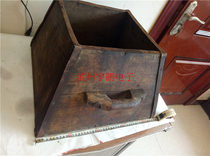 Folk nostalgia old objects collection Miscellaneous Republic of China old rice bucket Antique grain bucket Old agricultural tools old things