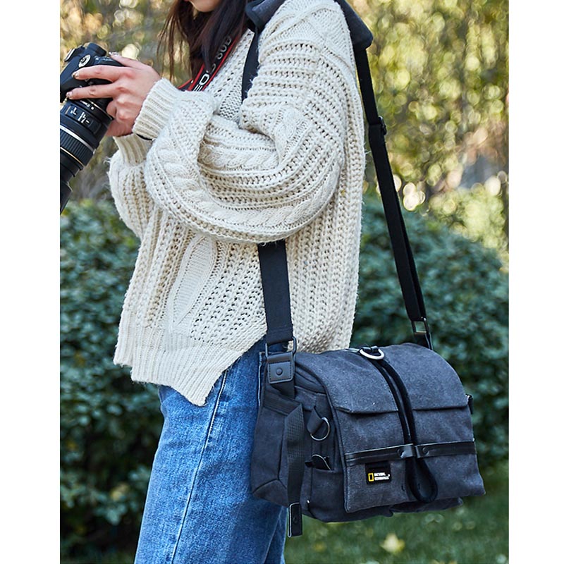 Suitable for National Geographic large-capacity single-eye casual one-shoulder canvas camera photography backpack 700d70d5D36D