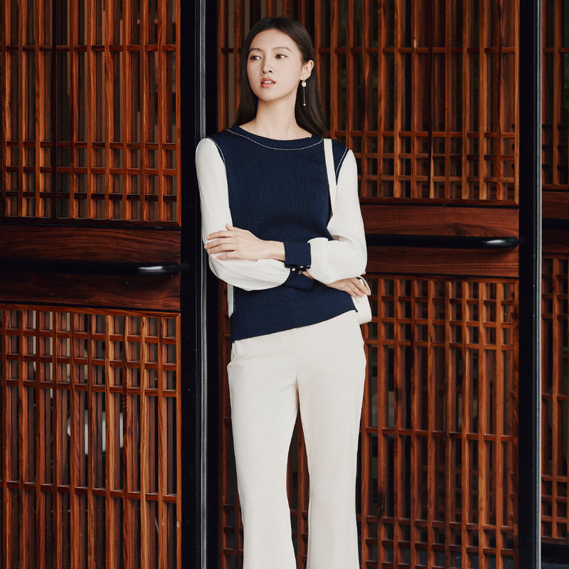 Gedi Shi Spring Collection New Simple and Intellectual Fashionable Color-Block Lantern Sleeve Knit Top 1E32Z1586 Gedi Shi Spring Collection New Simple and Intellectual Fashionable Color-Block Lantern Sleeve Knit Top 1E32Z1586