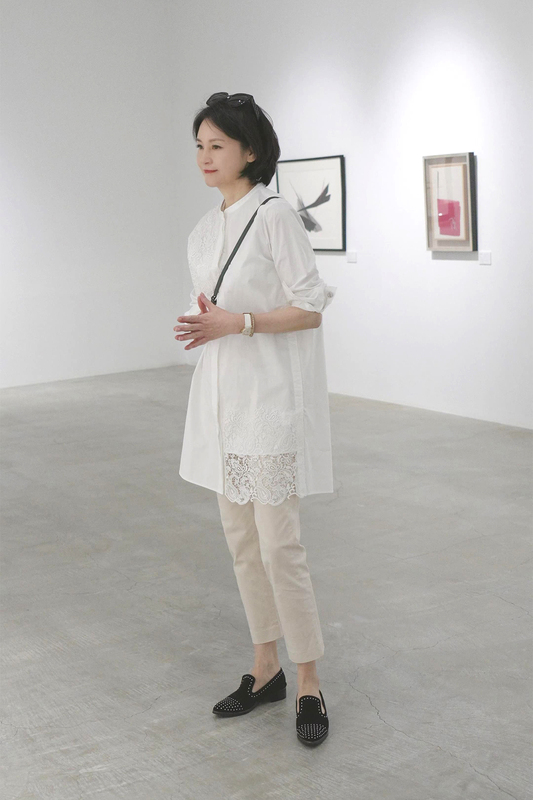 I Am a Capricorn, and I Have a Daily Routine of Floral Activities. 80-Count Pima Cotton, Hand-Cut, Three-Dimensional Floral Lace V-Neck Shirt Dress