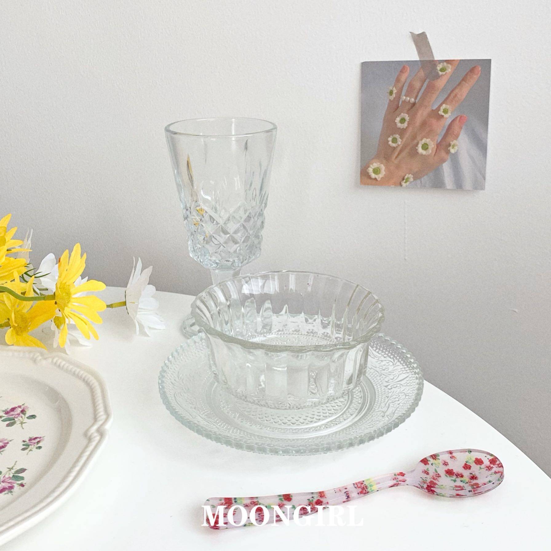 Home ins retro vintage French girl glass goblet glass dishes carved breakfast pose