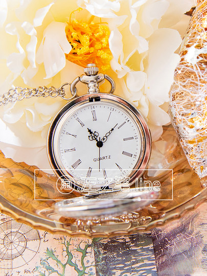 Pocket watch student retro necklace hanging watch female model children electronic junior high school high school four-leaf clover small watch butterfly male model