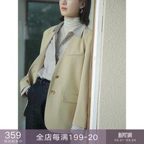 Eurocan wide shoulder bf wind ~ design feeling small crowdv collar small suit retro coat Korean version of the womens early spring