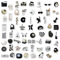 61 штук черно -белого