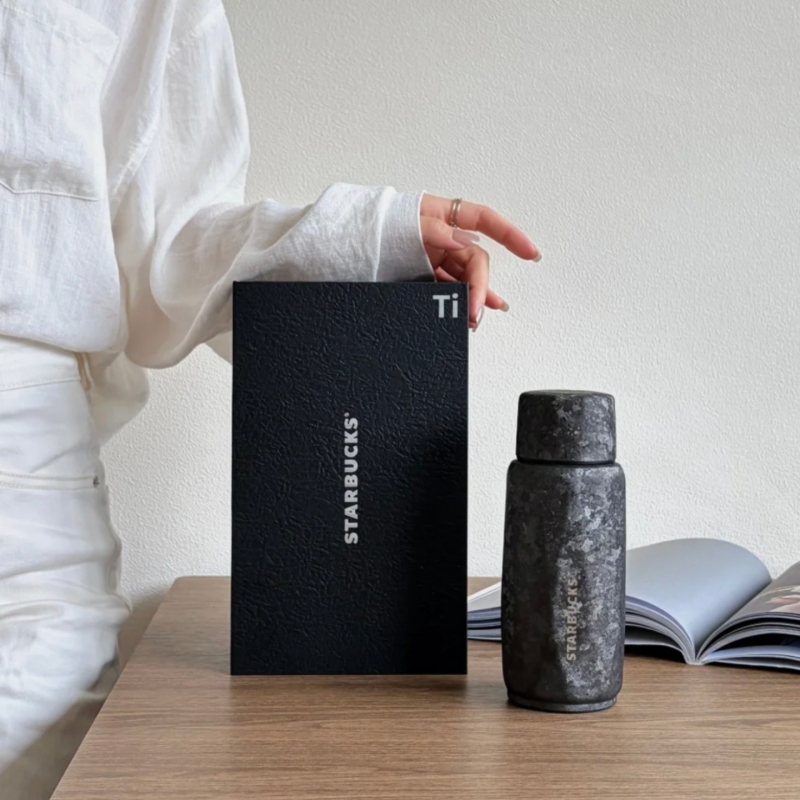 Starbucks Cup Minimalist Series Matte Black Titanium Cup Men's Gift Lightweight High-Value Portable Thermos Cup Gift Box
