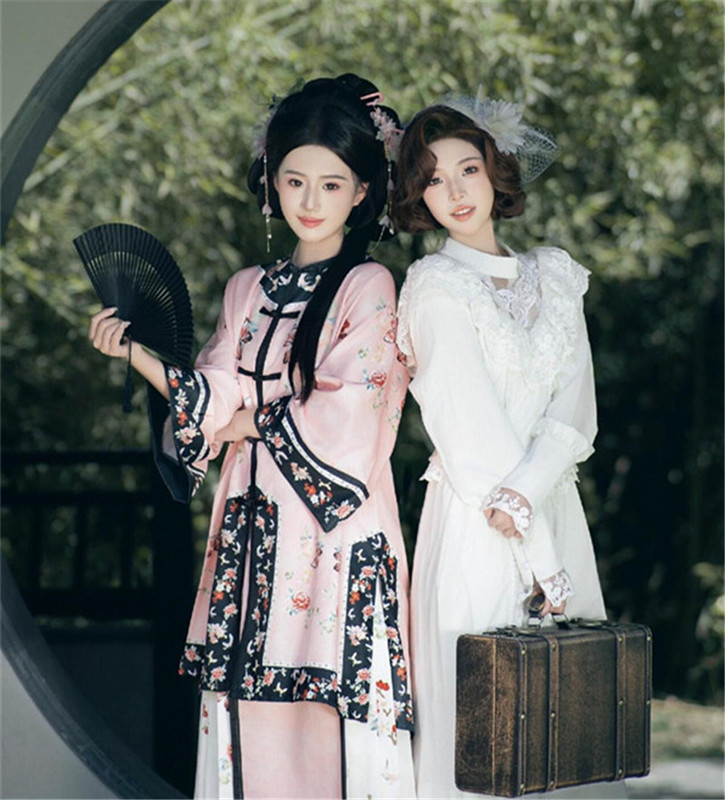 Photoshoot Outfits for Women in Qing Dynasty Hanfu Style and Foreign-Educated Young Ladies' Best Friends, Vintage Qing Dynasty Princess-Style Clothing for Photography