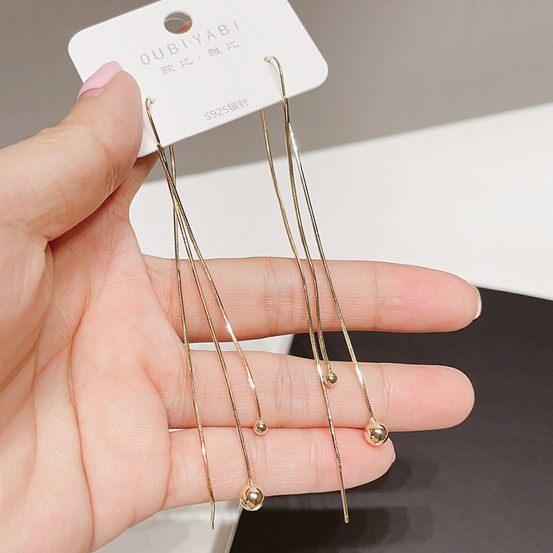 BRIA Anti-Loss Stream Soar Daughter 2022 New Tide Super Fairy long version Golden Earrings Summer round face Slim Ear Accessories