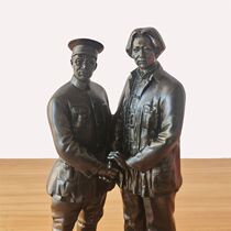 Ornaments furnishings desks creative units sculptures relief cadres Jinggangshan sculptures ornaments