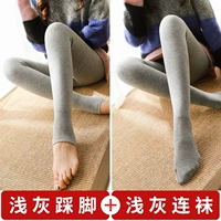 Светло -серая нога+светло -серые носки