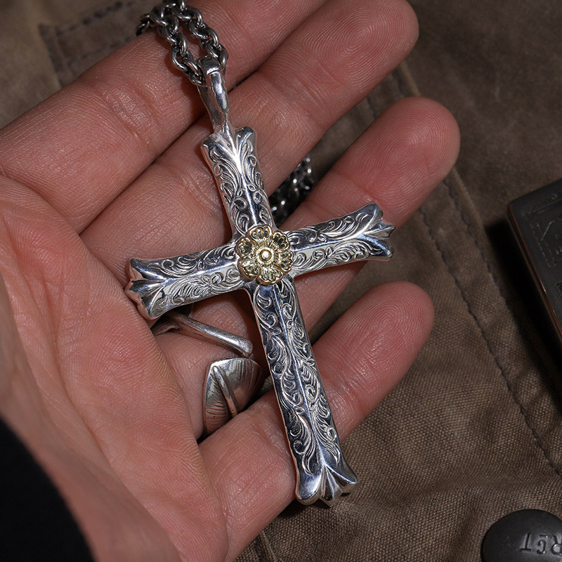 Dear Blossom Japanese Craftsman hand beat Tang grass 18K point gold rose flower Eagle buckle cross pendant