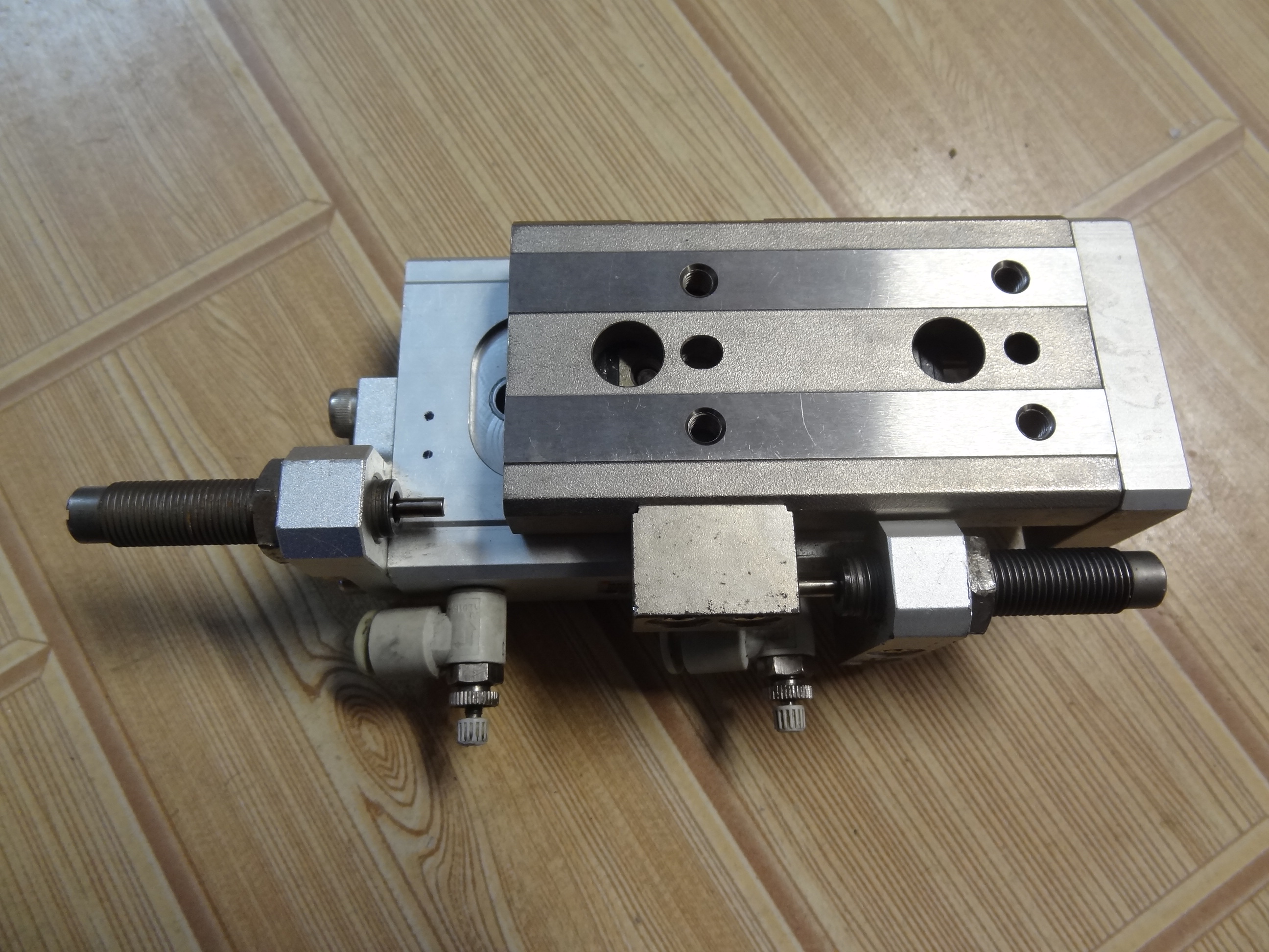 Original assembly and disassembly of SMC slipway cylinder MXQ16-30 spot low price handling