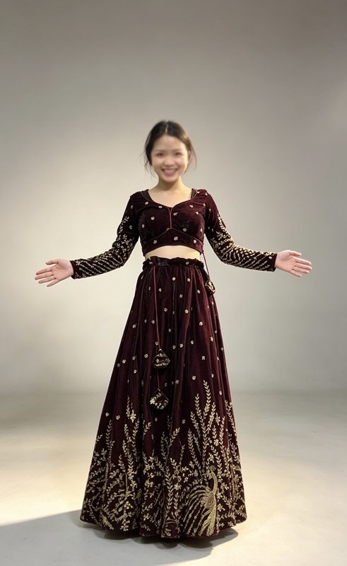 Miaomiao Overseas Heavy Industry Velvet Embroidered Half Skirt Lehenga Set in Stock
