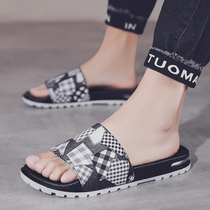 Slippers mens summer 2020 new fashion wear word drag personality soft bottom cushion sandals thick bottom non-slip beach shoes