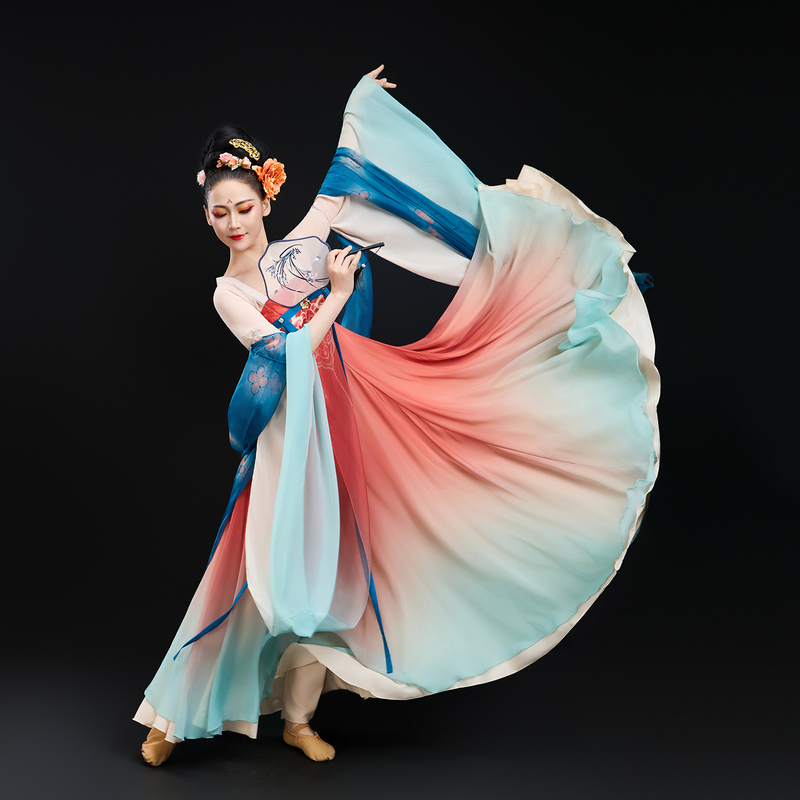Classical Dance Costumes from the Prosperous Tang Dynasty, Graceful Hanfu with Wide Sleeves, Flowing Chinese Dance Performance Attire