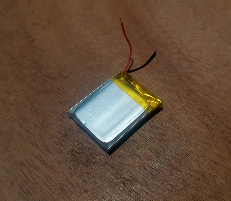 The new no-beating polymer battery is estimated to be a battery of 3 300MA 3 7V