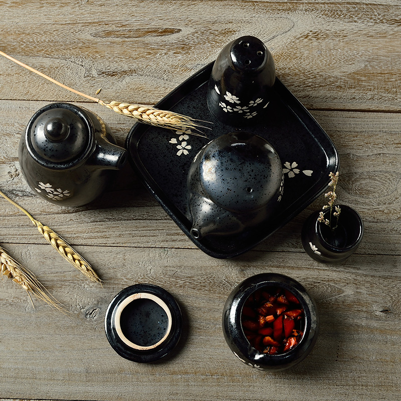 Three points to burn creative kitchen seasoning bottles ceramic pepper seasoning salt chili soy sauce vinegar bottles kitchen tools