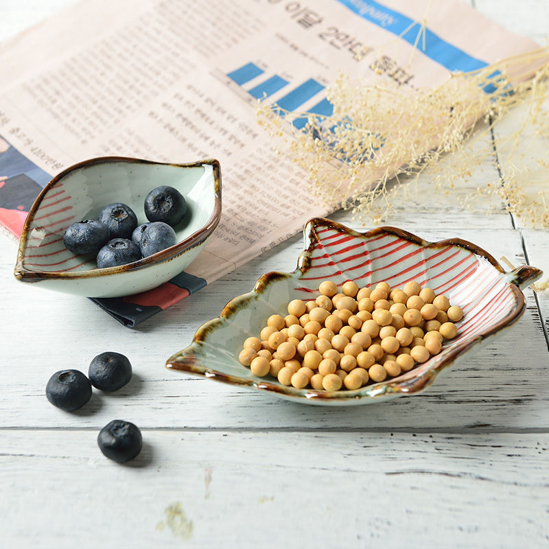 Three small ceramic dip dish flavor dishes home flavor dish plate leaves dish of sauce soy sauce dish dish of fish dishes