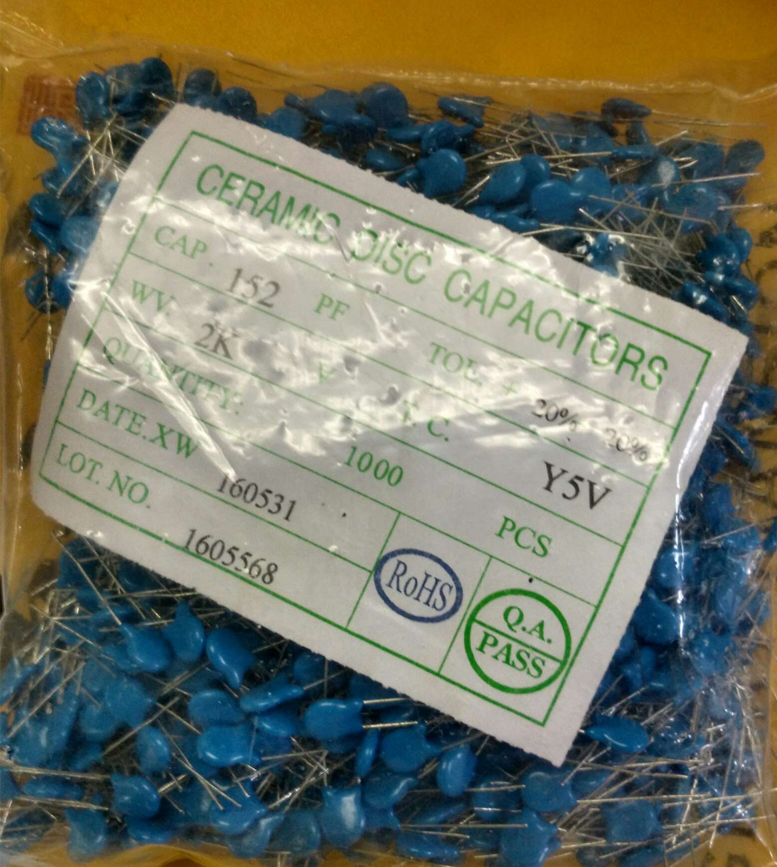 Straight-inserted capacitive porcelain sheet 102K 2KV 0 2000V 001UF 1NF high pressure porcelain chip capacitor