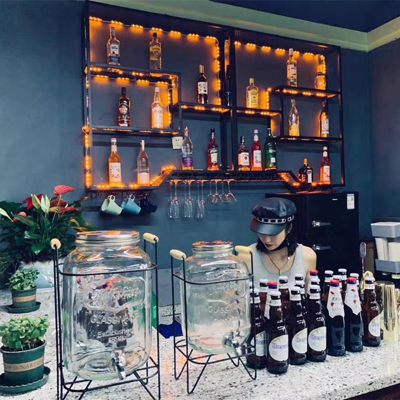 Wrought iron wine rack Creative wall shelf Dining room bar bar wine rack Wall-mounted light luxury wine display rack