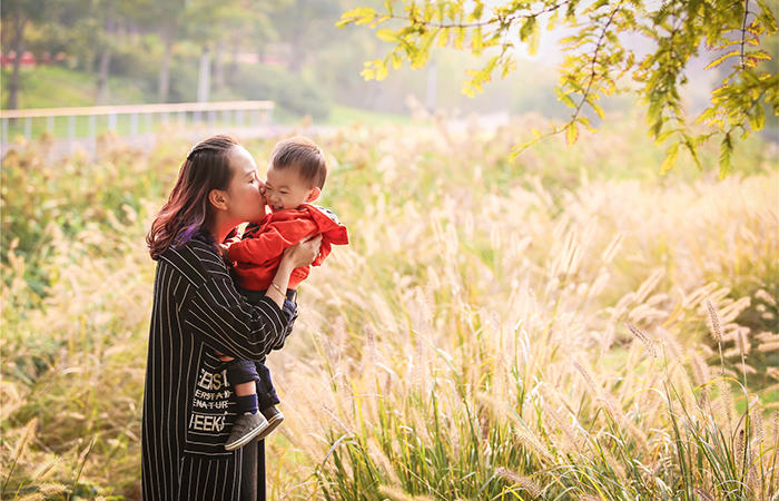 新手妈妈，选对妈咪包远离手忙脚