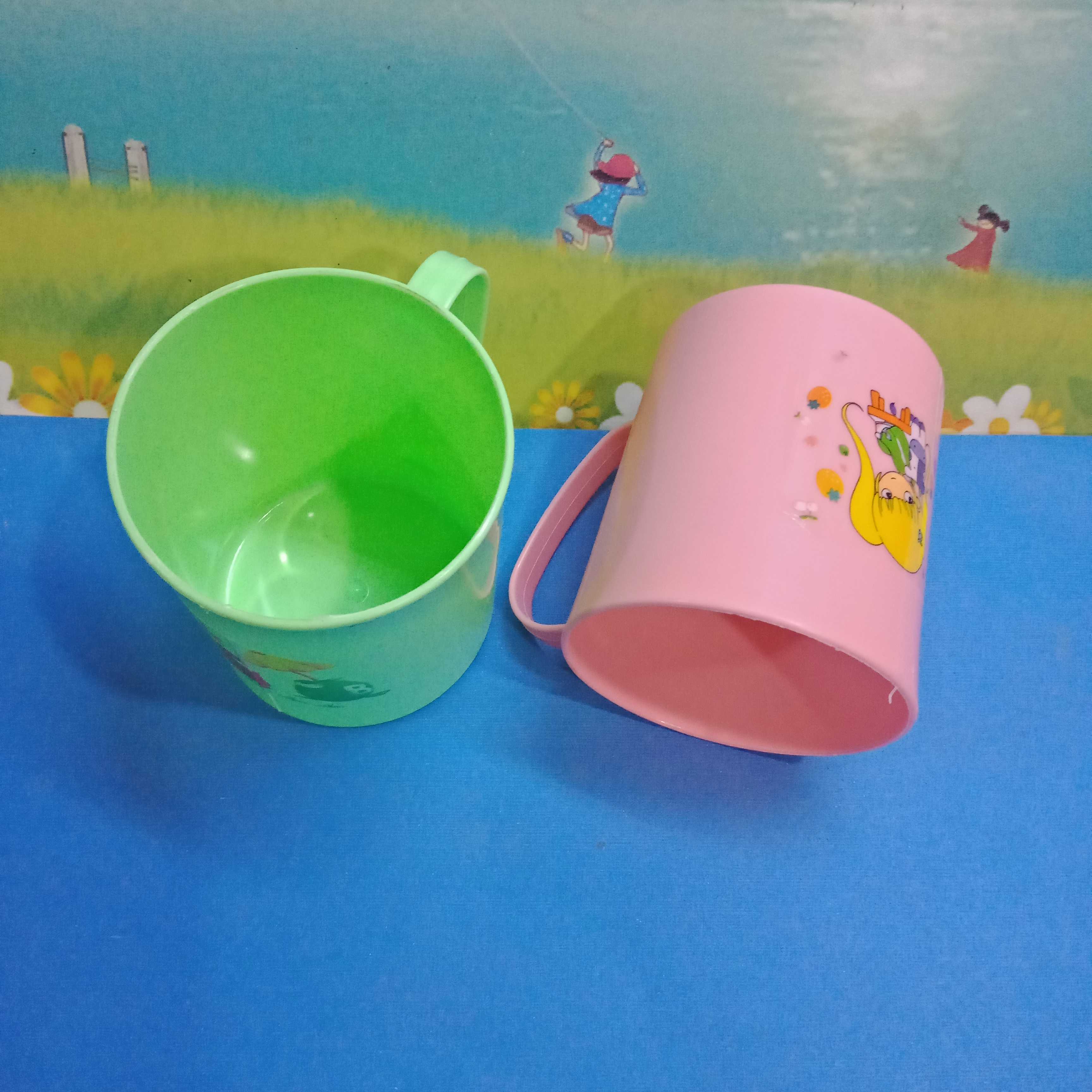 Plastic mouthwash cup with handle-covered brush cup students anti-fall wash cup cute water cup household cartoon cup