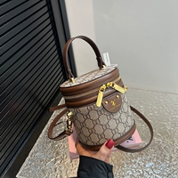 카색(Кофе)Корейская коллекция подарит тебе шелковый шарф.