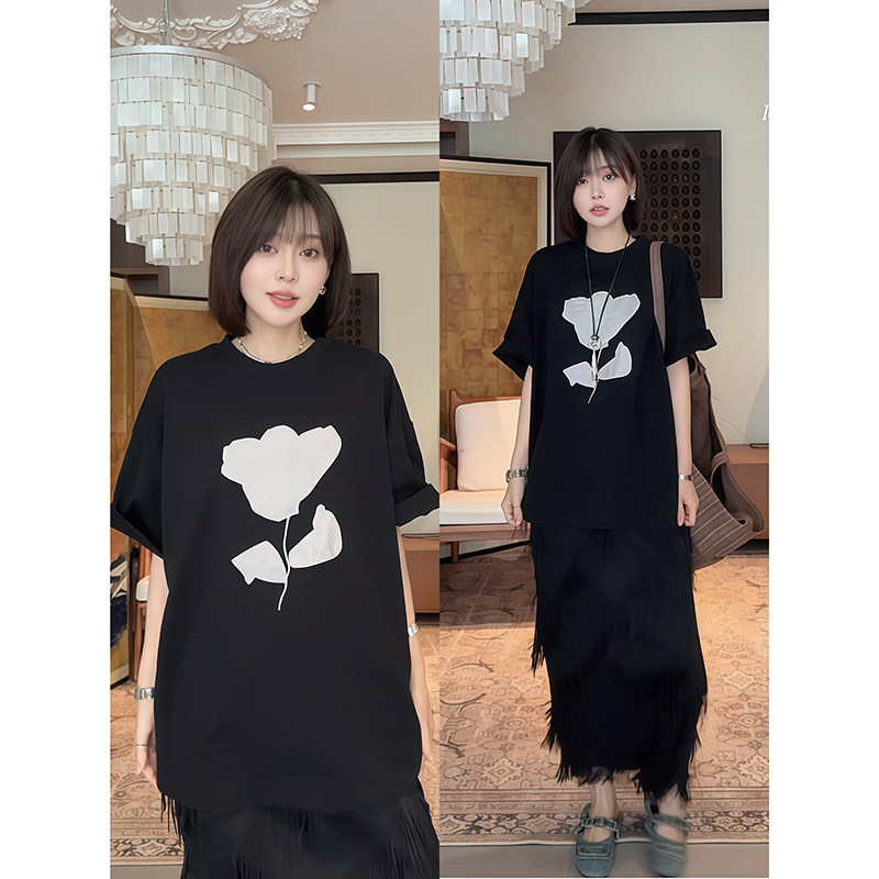 Retro Floral Print T-Shirt and Skirt Suit for Women, Summer Elegant and Slimming Two-Piece Set, Fashionable Outfit Retro Floral Print T-Shirt and Skirt Suit for Women, Summer Elegant and Slimming Two-Piece Set, Fashionable Outfit