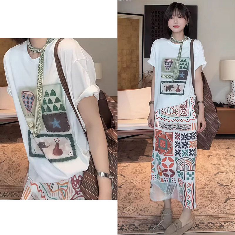 Exotic Style Contrasting Color Print Casual Suit for Women, New Summer Style Slimming T-Shirt + Drapey Skirt Two-Piece Set Exotic Style Contrasting Color Print Casual Suit for Women, New Summer Style Slimming T-Shirt + Drapey Skirt Two-Piece Set