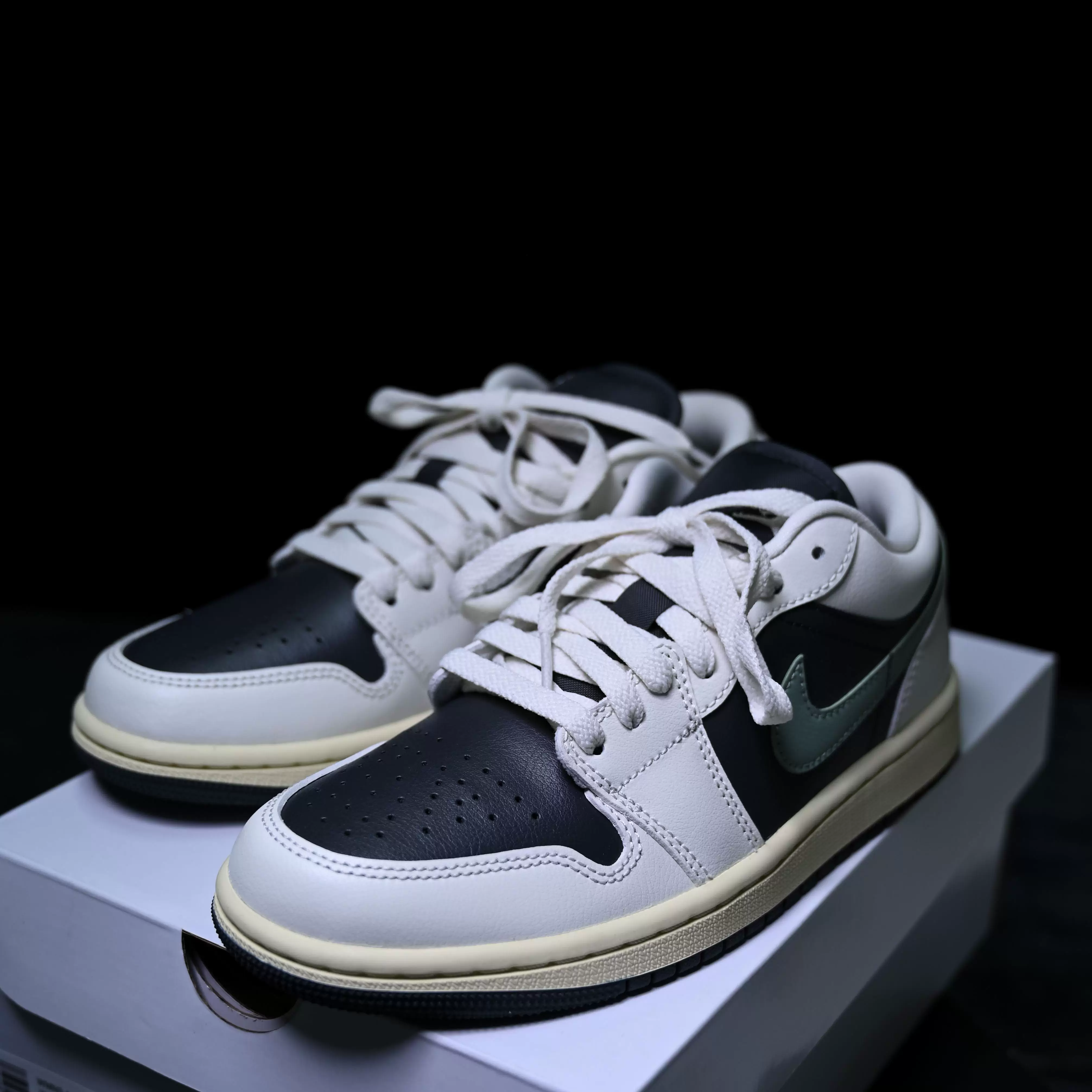 Спортивные кроссовки Burning Air Jordan 1 AJ1 LOW Black and Green низкие ретро баскетбольные DC0774-001