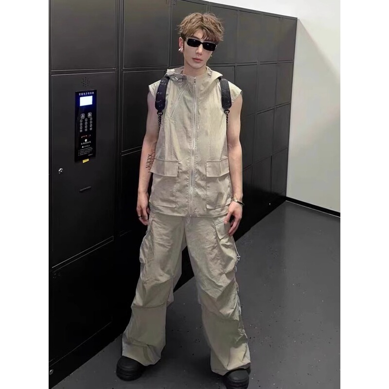 Niche Deconstructed Hooded Sleeveless Vest Vest Suit Men's Ice Silk Casual Two-Piece Set with Handsome Cargo Pants Trendy Niche Deconstructed Hooded Sleeveless Vest Vest Suit Men's Ice Silk Casual Two-Piece Set with Handsome Cargo Pants Trendy