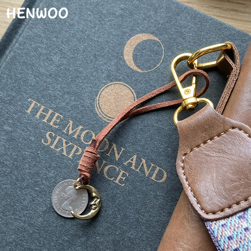 Moon and Sixpence Bag Pendant Keychain for Boys and Girls, Couple Backpack, School Bag, Exquisite Small Pendant Ornament