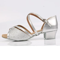 Серебряные блестки для ногтей