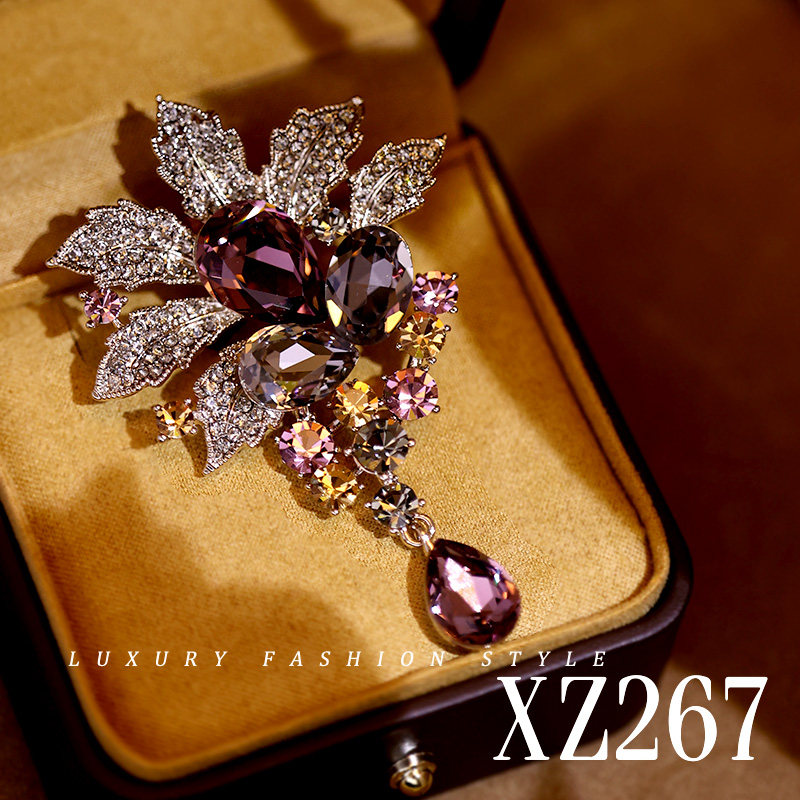 French-Style Artistic Luxury Crystal Coconut Tree Brooch for Women, High-End Suit Accessory Pin, European and American Style