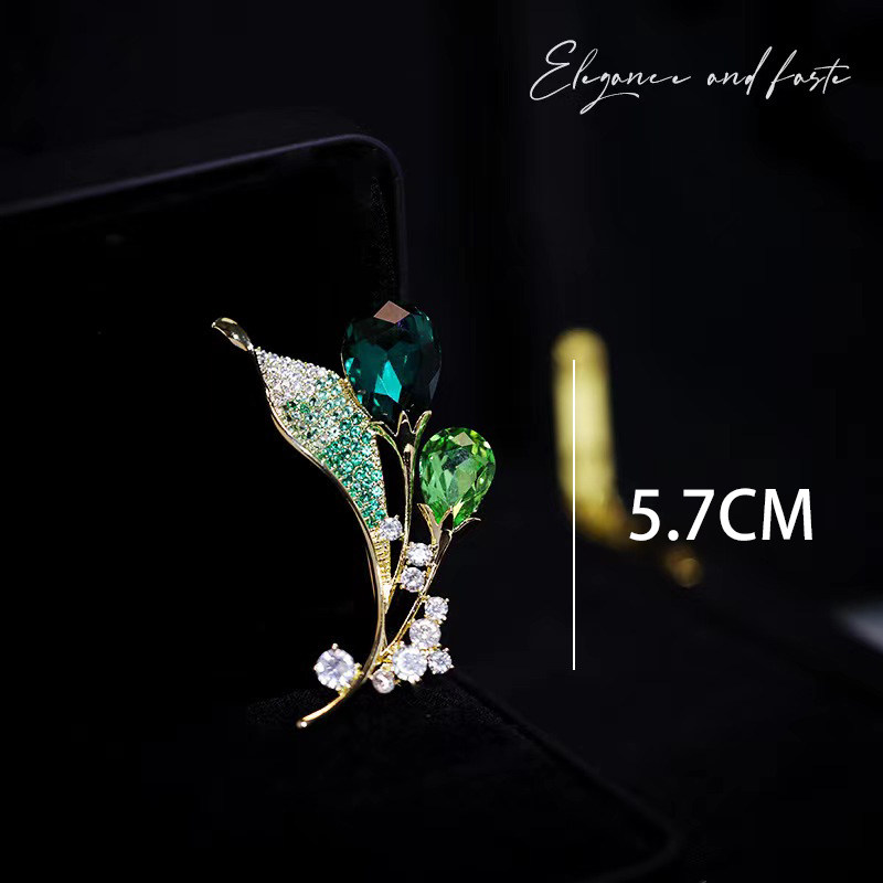 Calla Lily Emerald Crystal High-End Brooch Luxury Corsage Pin Suit Anti-Exposure Accessory Women's Mother's Gift