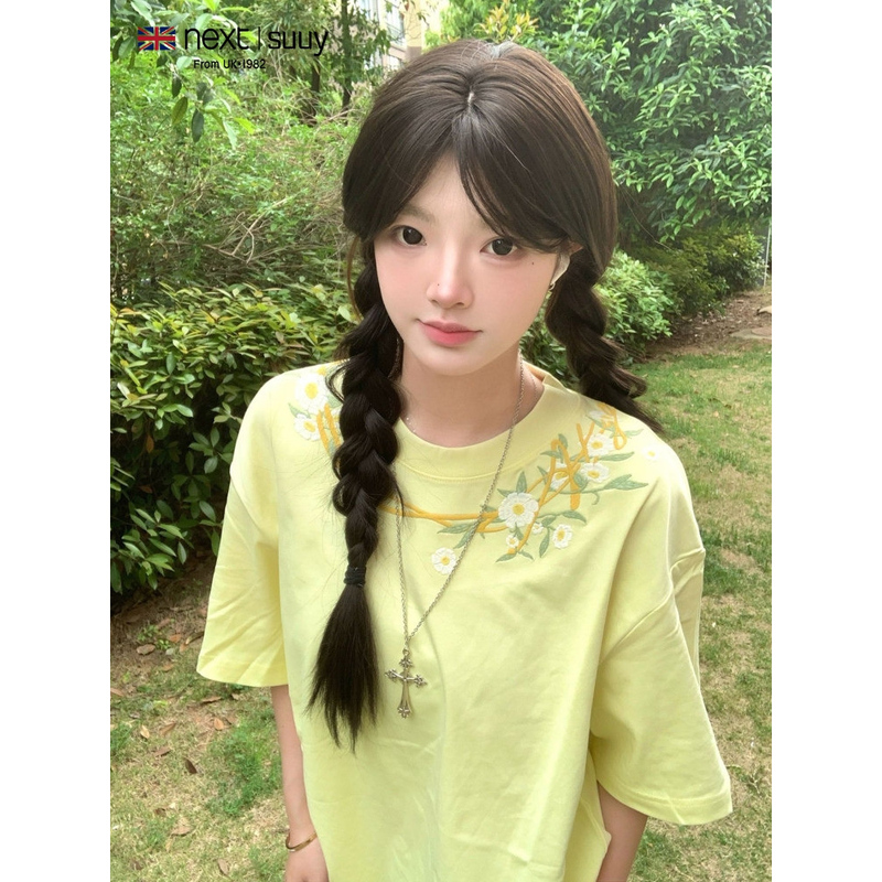 Next Suuy British Co-Branded Retro Embroidered Floral Yellow Short-Sleeved T-Shirt for Women Summer 2026 New Half-Sleeved Top